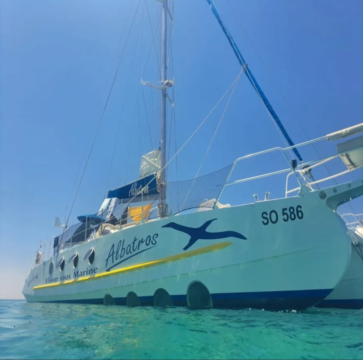 Albatros Catamaran auf dem Mittelmeer